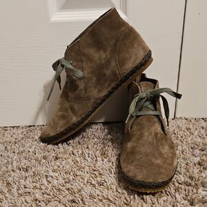 Aetrex Addison Suede Ankle Boots with Green Laces 9-9.5